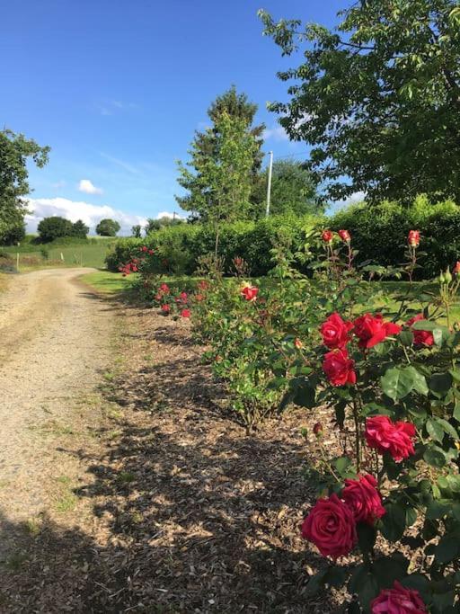 הוילה Les Cresnays Gite De La Poupardiere, Maison De Campagne En Bordure De Riviere - 2 Nuits Minimum מראה חיצוני תמונה